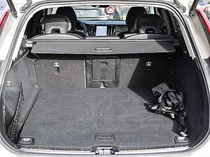 Volvo  Ultra Dark Recharge Plug-In Hybrid AWD T8 Twin Engine EU6d HUD StandHZG digitale