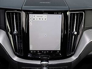 Volvo  Ultra Dark Recharge Plug-In Hybrid AWD T8 Twin Engine EU6d HUD StandHZG digitale