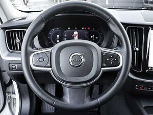 Volvo  Momentum Pro 2WD B4 Diesel EU6d AHK digitales Cockpit Soundsystem LED Kurvenlich