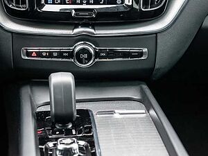 Volvo  Plus Dark 2WD B4 Diesel EU6d AHK digitales Cockpit Memory Sitze Soundsystem Harm