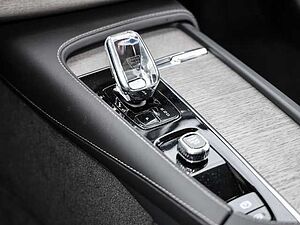 Volvo  Plus Bright AWD B5 Diesel EU6d 7-Sitzer Allrad AD StandHZG digitales Cockpit Mem
