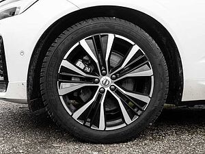 Volvo  Ultimate Dark 2WD B4 Diesel EU6d HUD AD digitales Cockpit Memory Sitze Soundsyst