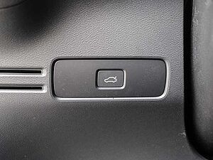 Volvo  Plus Dark 2WD B3 EU6d Navi digitales Cockpit Memory Sitze Soundsystem HarmanKard