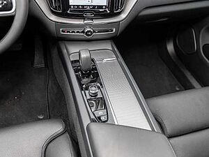 Volvo  Ultimate Dark 2WD B4 Diesel EU6d HUD AD digitales Cockpit Memory Sitze Soundsyst