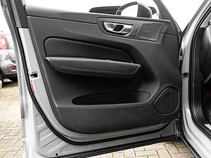 Volvo  Ultimate Dark 2WD B4 Diesel EU6d HUD AD digitales Cockpit Memory Sitze Soundsyst