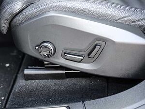 Volvo  Ultimate Dark 2WD B4 Diesel EU6d HUD AD digitales Cockpit Memory Sitze Soundsyst