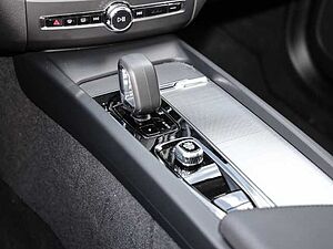 Volvo  Ultimate Dark 2WD B4 Diesel EU6d HUD AD digitales Cockpit Memory Sitze Soundsyst