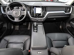 Volvo  Momentum Pro AWD B4 Diesel EU6d Allrad StandHZG Navi Leder digitales Cockpit