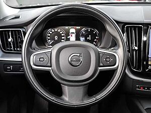 Volvo  Momentum Pro AWD B4 Diesel EU6d Allrad StandHZG Navi Leder digitales Cockpit