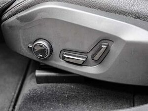 Volvo  Ultimate Dark 2WD B4 Diesel EU6d HUD AD digitales Cockpit Memory Sitze Soundsyst