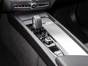 Volvo  Ultimate Dark 2WD B4 Diesel EU6d HUD AD digitales Cockpit Memory Sitze Soundsyst