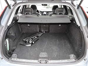 Volvo  Ultimate Dark 2WD B4 Diesel EU6d HUD AD digitales Cockpit Memory Sitze Soundsyst