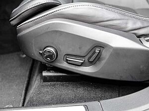 Volvo  Plus Dark AWD B5 Benzin EU6d Allrad Leder digitales Cockpit Memory Sitze Soundsy