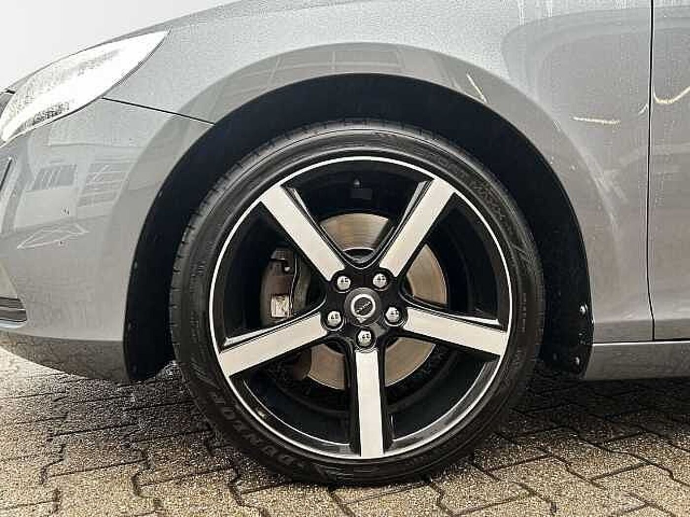 Volvo  T3 Geartronic Momentum 18'' LED NAVI Rückfahrkam. PDCv+h Beheizb. Frontsch. SHZ