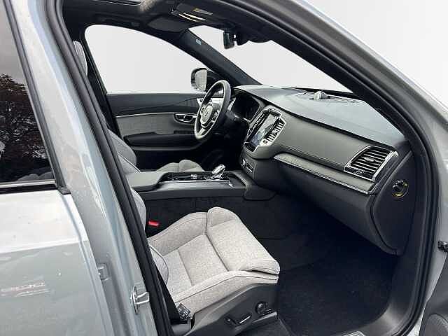 Volvo  Recharge T8 AWD Ultra Dark 7-Sitzer 22'' B&W HUD Luftfederung ACC StandHZG