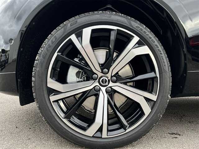 Volvo  B4 Benzin Geartronic Plus Dark EU6d 21'' ACC Panorama 360 Kamera LED