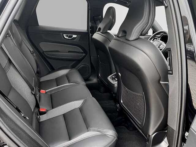 Volvo  B4 Diesel AWD Ultimate Dark 21'' AHK StandHZG ACC Panorama Harman Kardon
