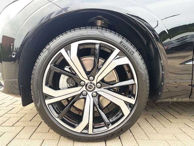 Volvo  B4 Diesel AWD Ultimate Dark 21'' AHK StandHZG ACC Panorama Harman Kardon