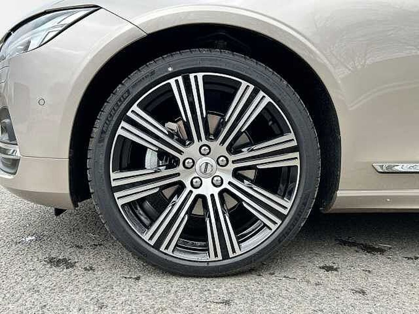 Volvo  B4 Diesel Plus Bright 20'' ACC 360 Kamera StandHZG HarmanKardon DAB Totwinkelass