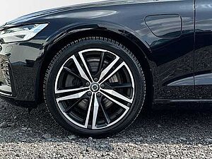 Volvo  Recharge T6 Twin Engine AWD R-Design 19'' StandHZG 360 Kamera HUD DAB B&W