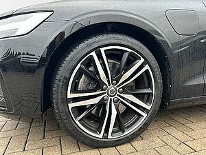 Volvo  Recharge T6 AWD R-Design 19'' AHK StandHZG HUD ACC Rückfahrkam. Harman Panorama