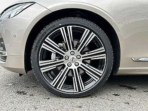 Volvo  B4 Diesel Plus Bright 20'' ACC 360 Kamera StandHZG HarmanKardon DAB Totwinkelass