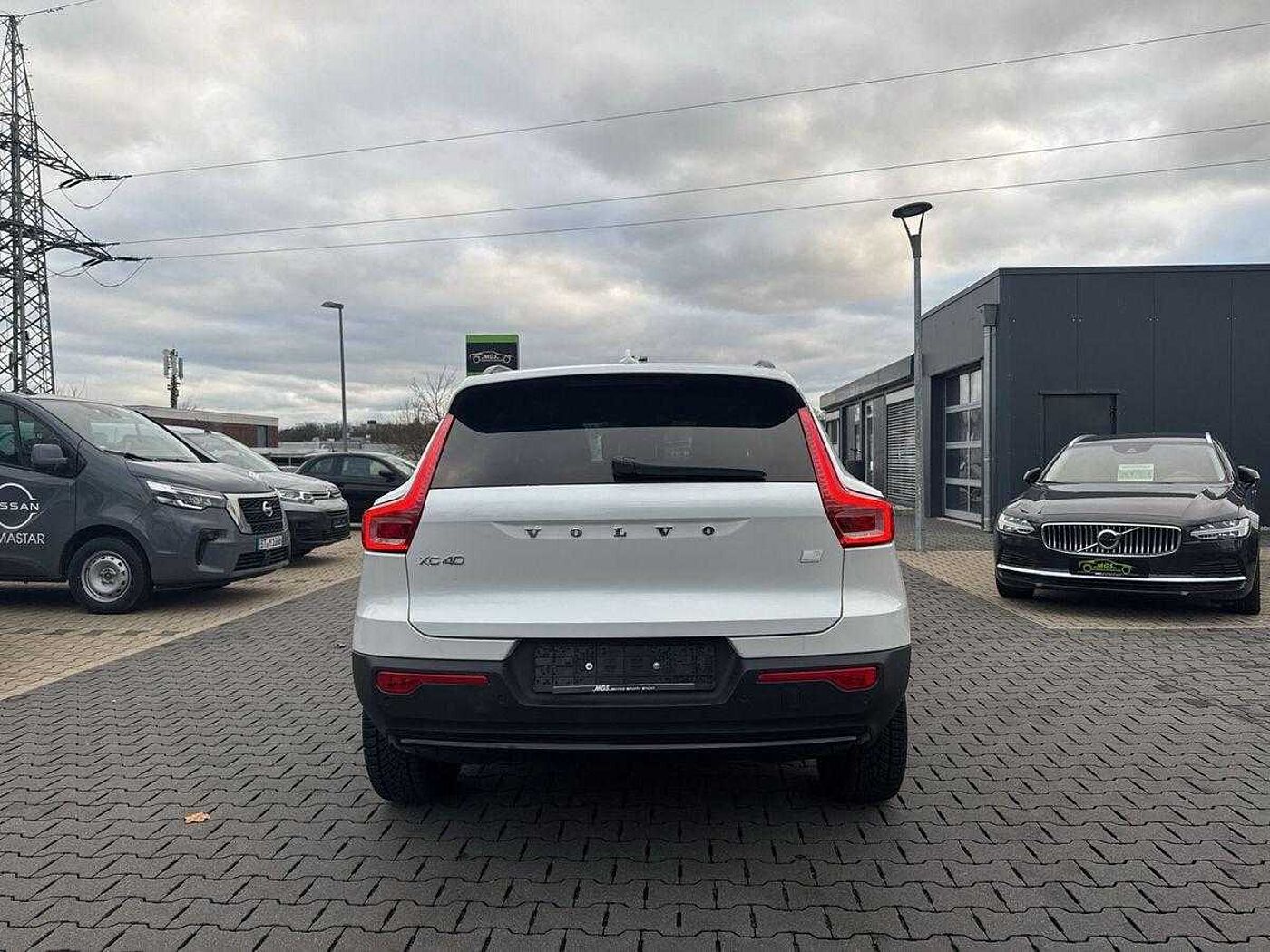 Volvo  Plus Dark Recharge Plug-In Hybrid 2WD