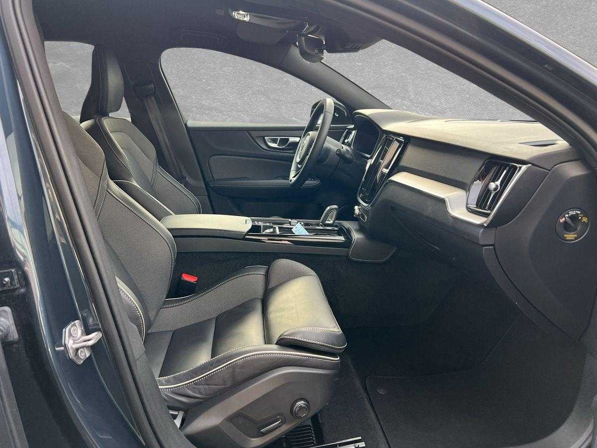Volvo  R Design Recharge Plug-In Hybrid AWD