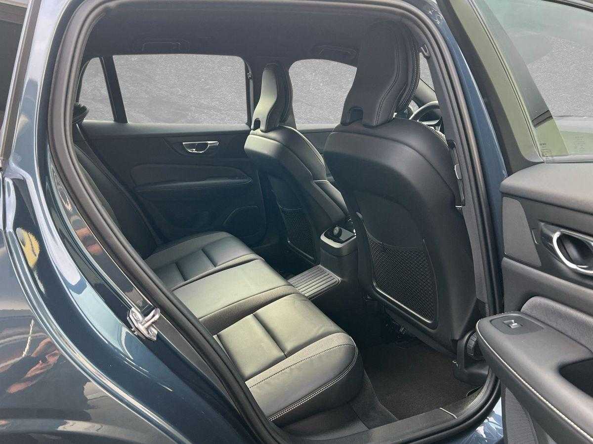 Volvo  R Design Recharge Plug-In Hybrid AWD