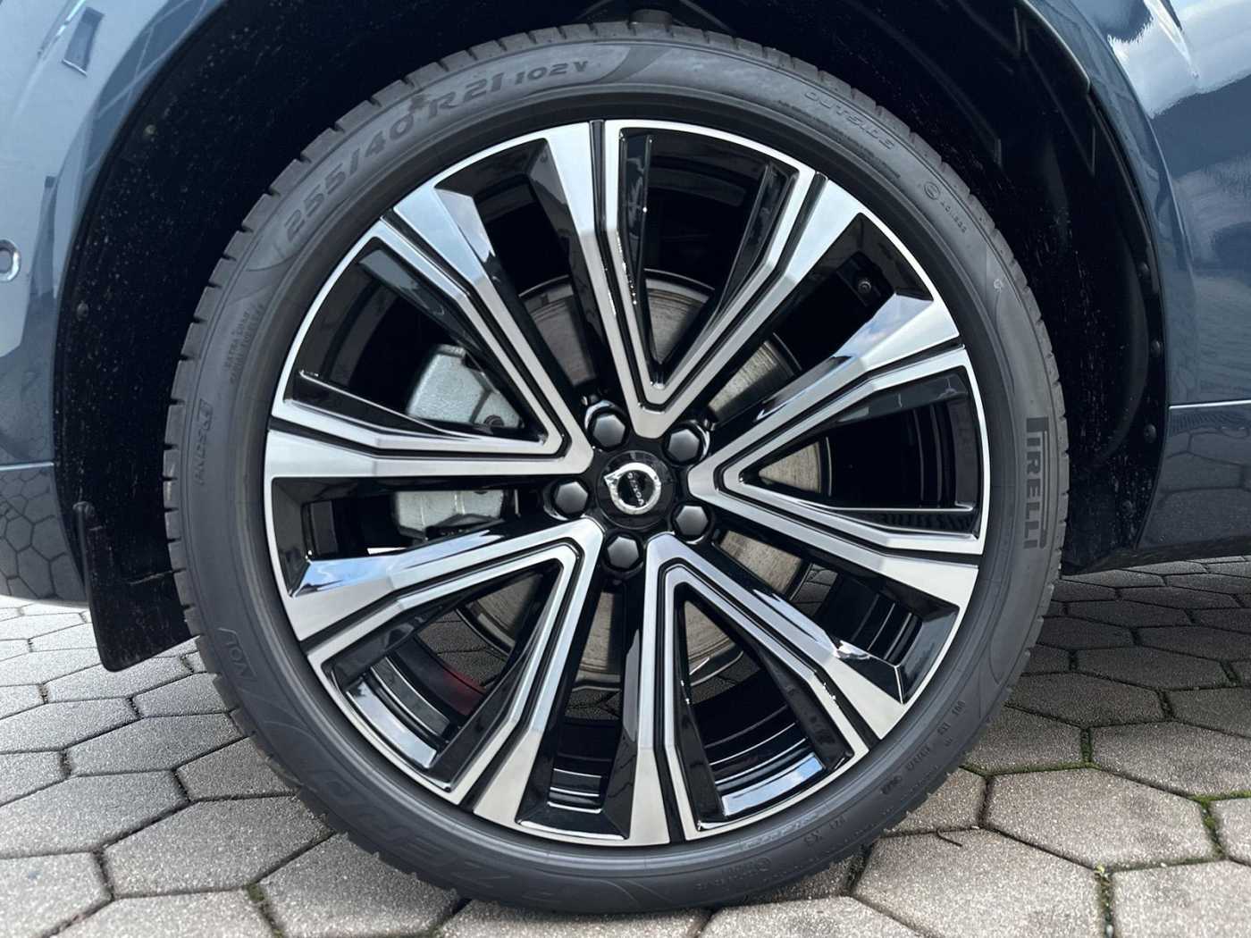 Volvo  Recharge AWD