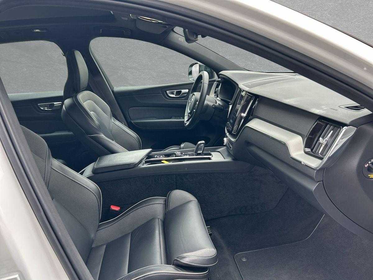 Volvo  R Design Recharge AWD