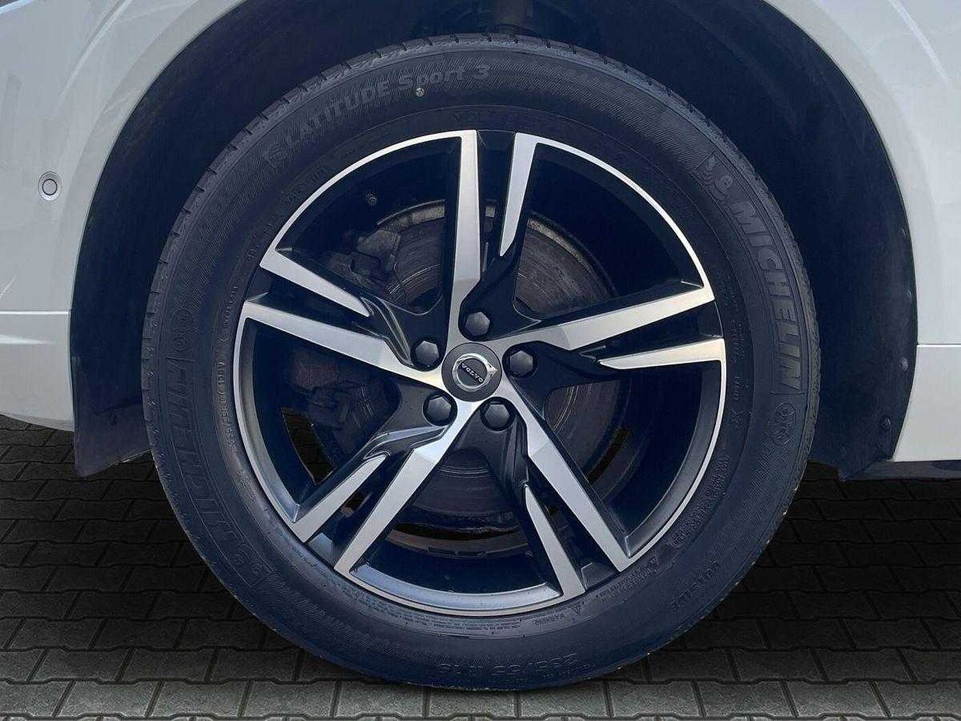 Volvo  XC60 T8 TWIN ENGINE AWD Automatikgetriebe (223+65kW/303+87PS) R-Design
