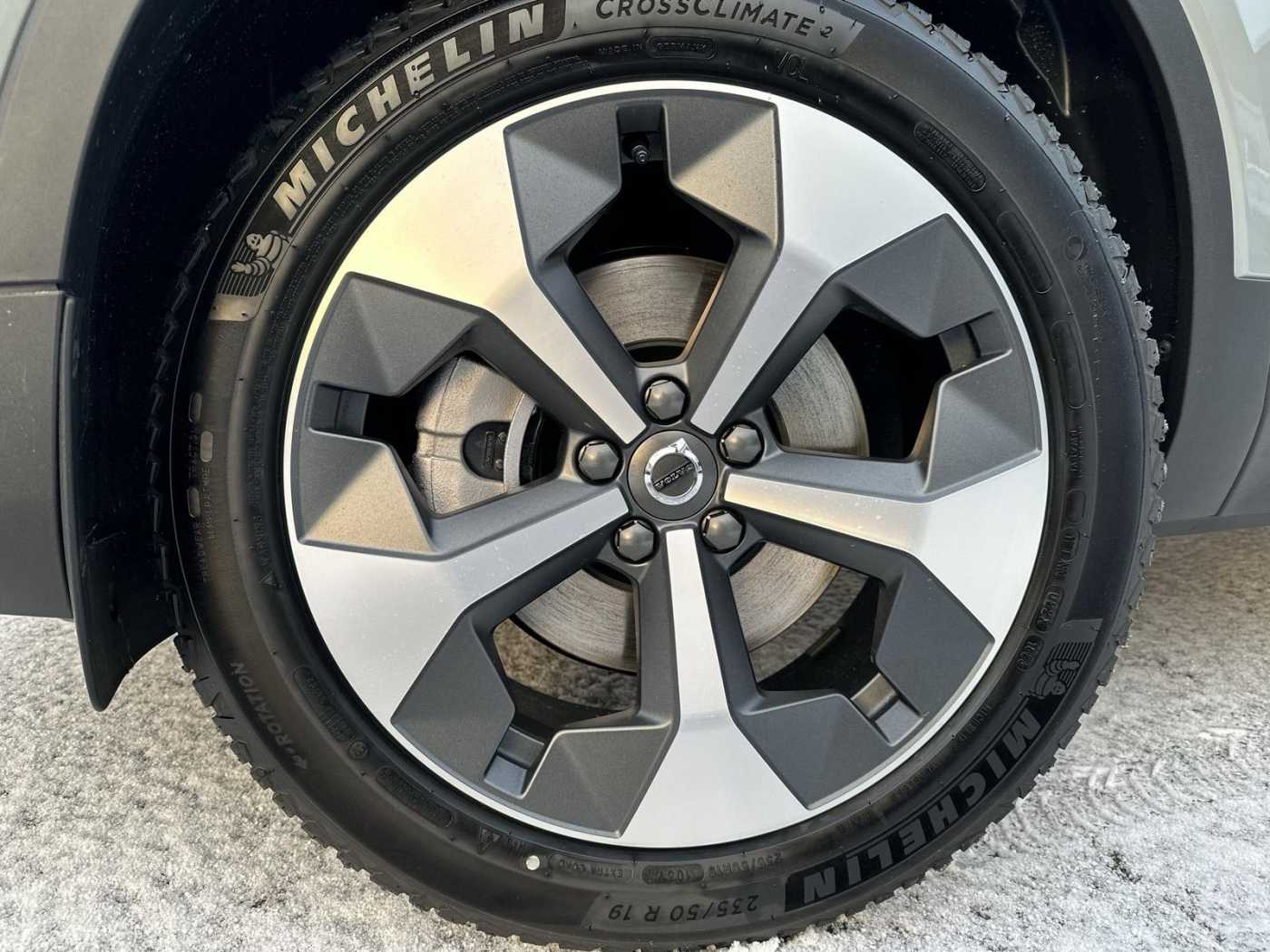 Volvo  Plus Dark 2WD 2.0 DAB #Licht-Paket #NAVI