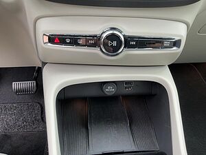 Volvo  XC40 Inscription, B4 Mild-Hybrid Benzin