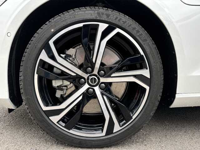Volvo  Recharge T6 AWD Plus Dark Plug-In Hybrid 19''  StandHZG Leder digitales Cockpit