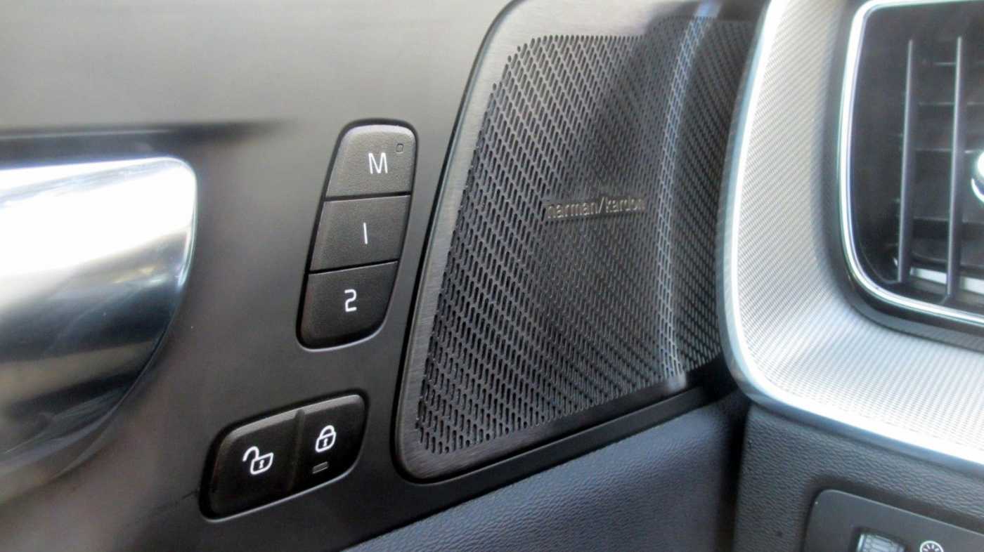 Volvo  T8 R Design Recharge Plug-In Hybrid AWD+HUD