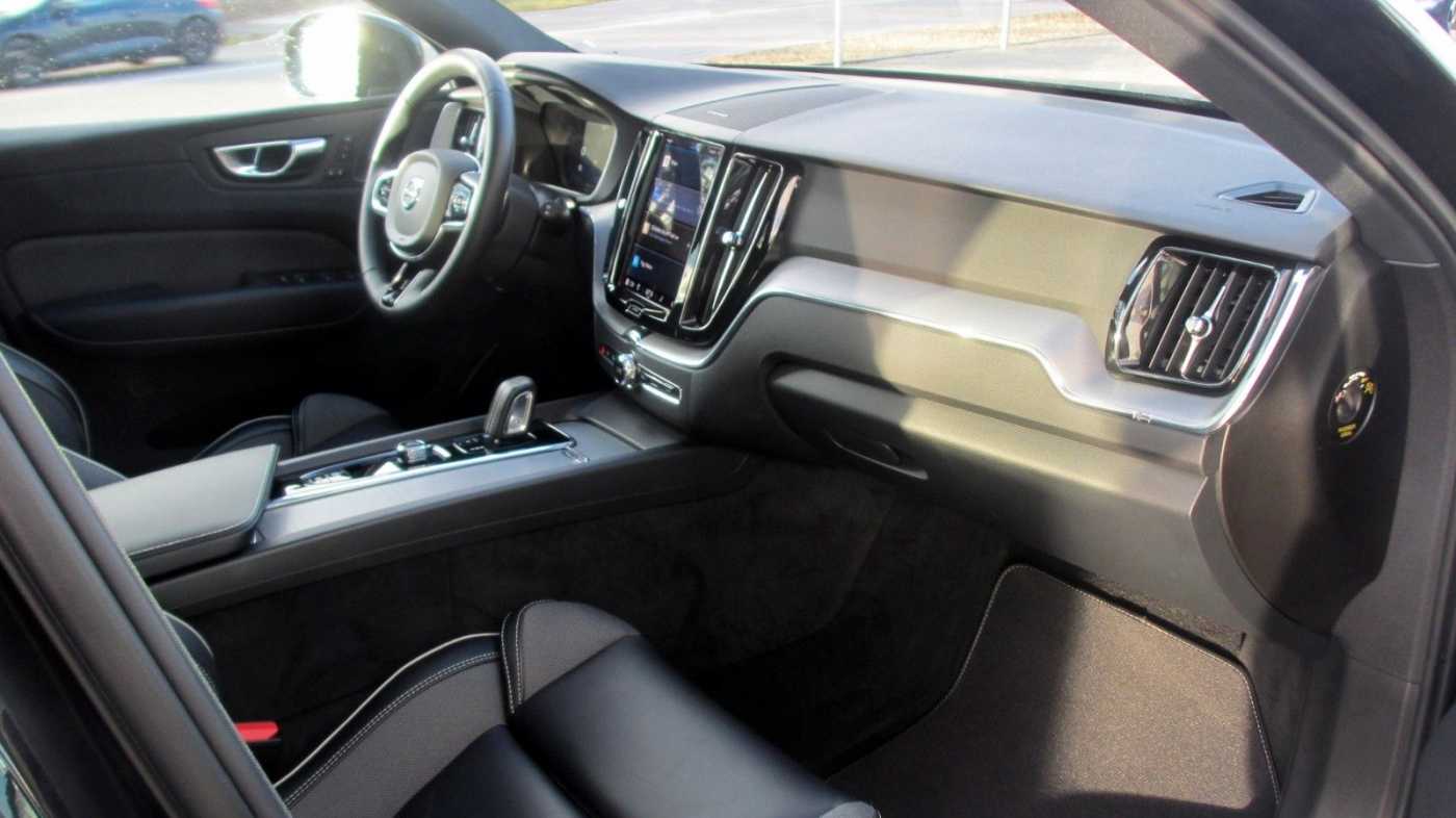 Volvo  T8 R Design Recharge Plug-In Hybrid AWD+HUD