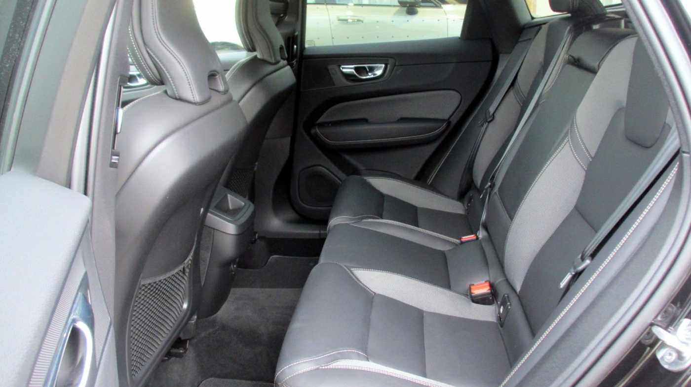 Volvo  B5 AWD R Design +LUFT+RFK+ACC+H/K+LHZ+ESITZ
