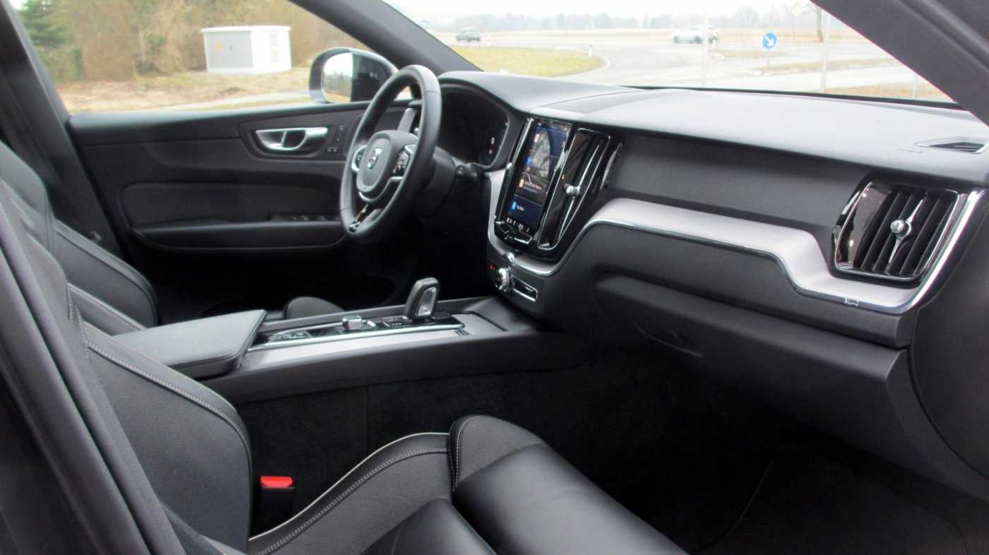 Volvo  B5 AWD R Design +LUFT+RFK+ACC+H/K+LHZ+ESITZ