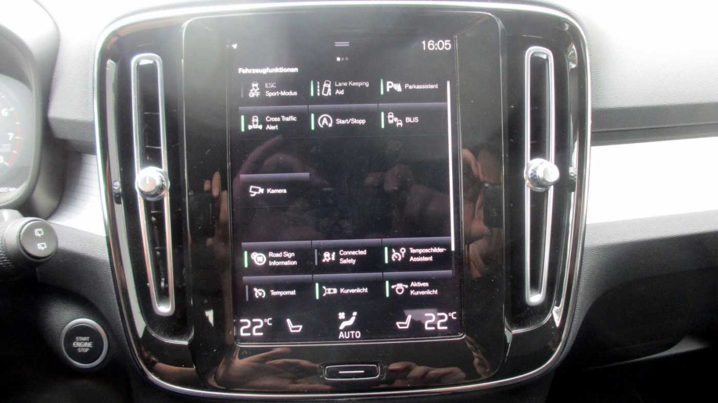 Volvo  T2 Momentum Pro Schalt +ACC+BLIS+KAM+AHK