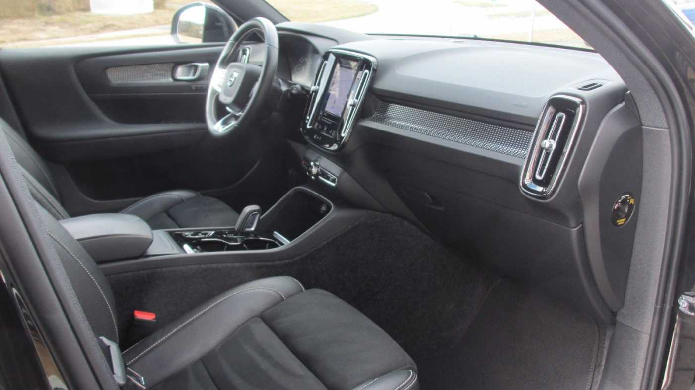 Volvo  B4 AWD R-Design +LED+ESITZ+ACC+BLIS+RFK+20'