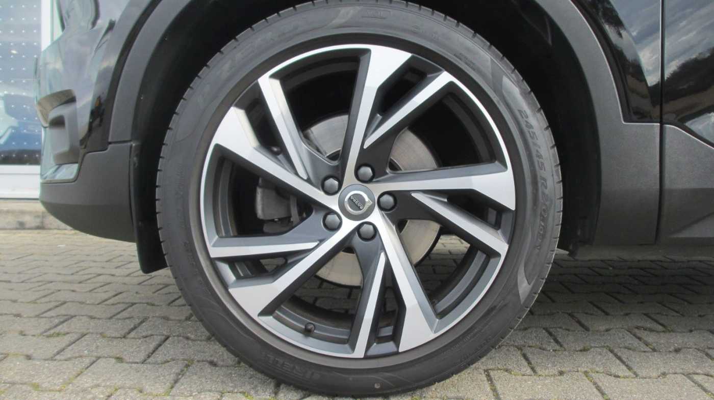 Volvo  B4 AWD R-Design +LED+ESITZ+ACC+BLIS+RFK+20'