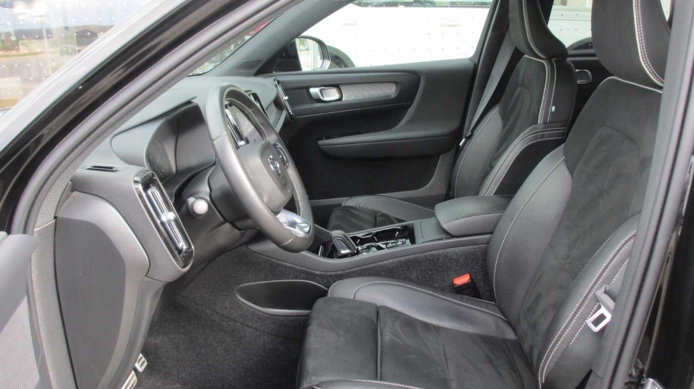 Volvo  B4 AWD R-Design +LED+ESITZ+ACC+BLIS+RFK+20'