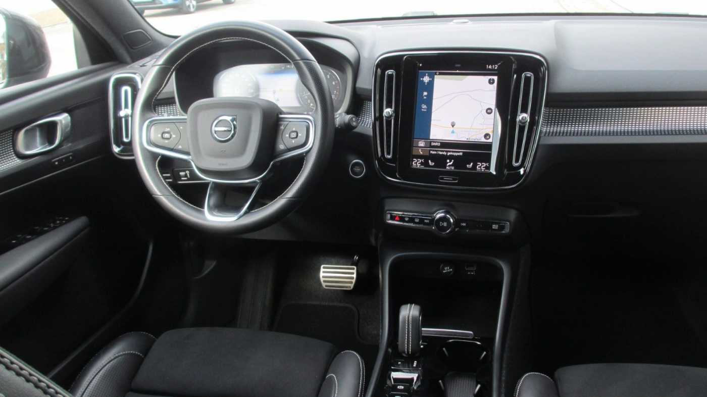 Volvo  B4 AWD R-Design +LED+ESITZ+ACC+BLIS+RFK+20'