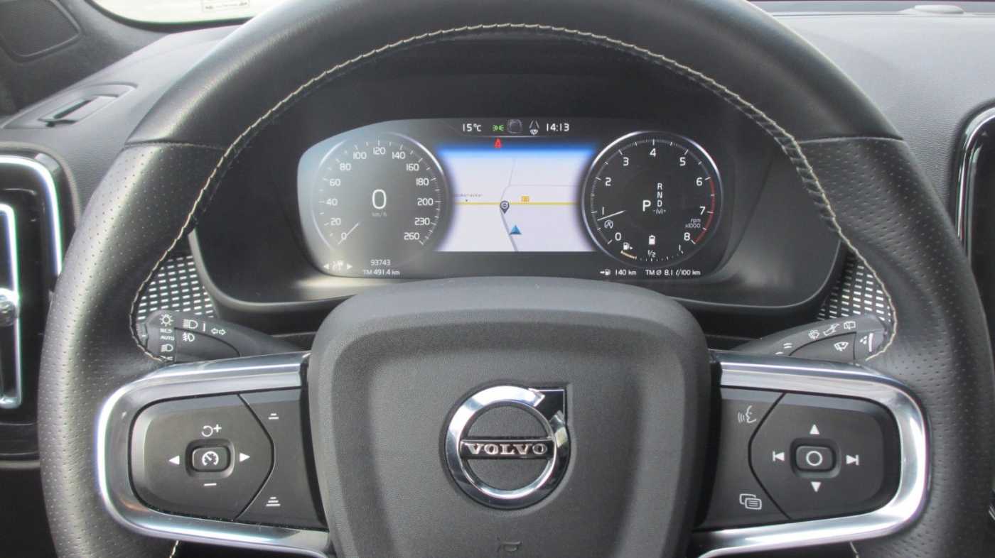 Volvo  B4 AWD R-Design +LED+ESITZ+ACC+BLIS+RFK+20'