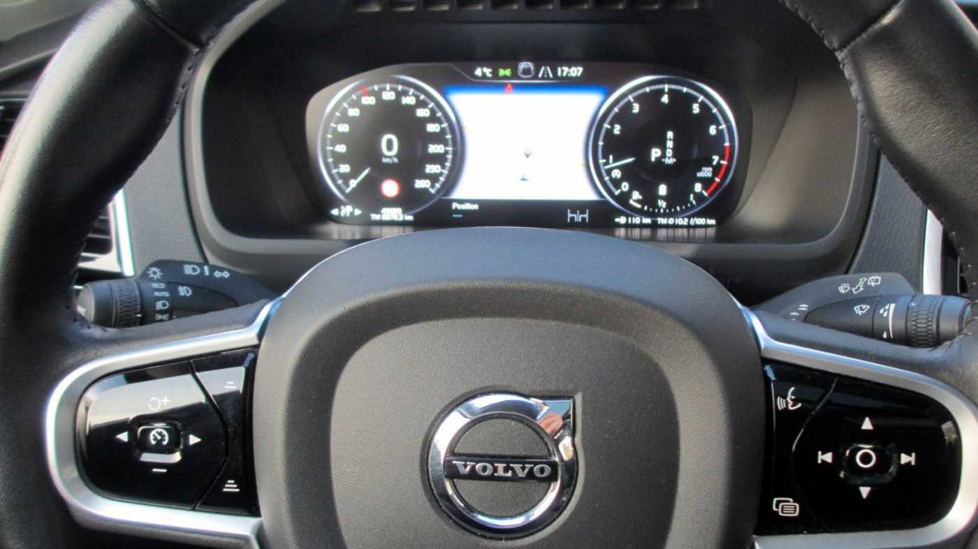 Volvo  B5 AWD Momentum Pro +LUFT+360+HUD+ESITZ+H/K
