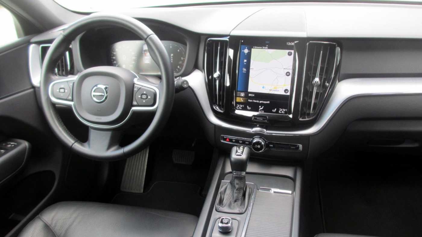 Volvo  D4 FWD Geartronic Momentum +LED+CD+KAM+BLIS