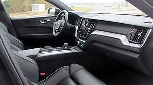 Volvo  B5 AWD R Design +LUFT+RFK+ACC+H/K+LHZ+ESITZ