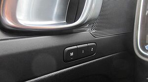 Volvo  B4 AWD R-Design +LED+ESITZ+ACC+BLIS+RFK+20'