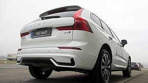 Volvo  B4 D AWD Plus Dark +ACC+BLIS+STHZ+LHZ+HK+DW